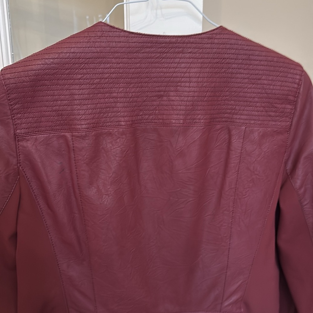 Ladies maroon collared zipper short leather jacket w/two pockets, sleeve zippers - Picture 8 of 11